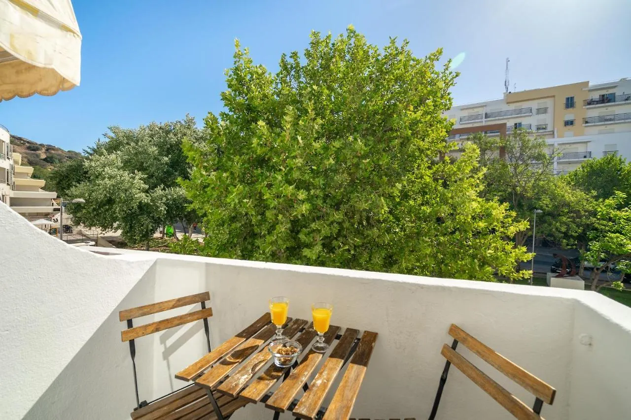 Warm Yellow Albufeira Apartment